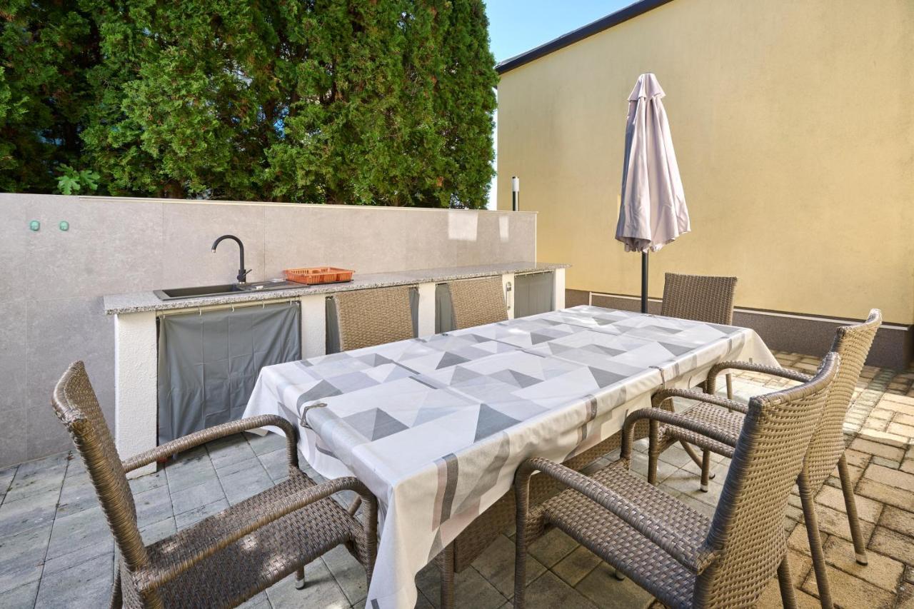 Ferienwohnung App Forza Umag Exterior foto